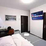 Hotel Garden Hotel- Jestesmy W Trakcie Modernizacji