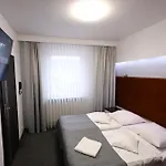 Garden Hotel- Jestesmy W Trakcie Modernizacji Hotel Cracovia