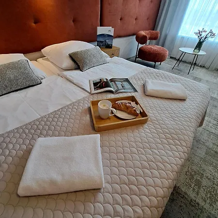 Garden Hotel- Jestesmy W Trakcie Modernizacji מלון 3*