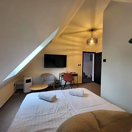 Garden - Bezplatny Parking Hotel