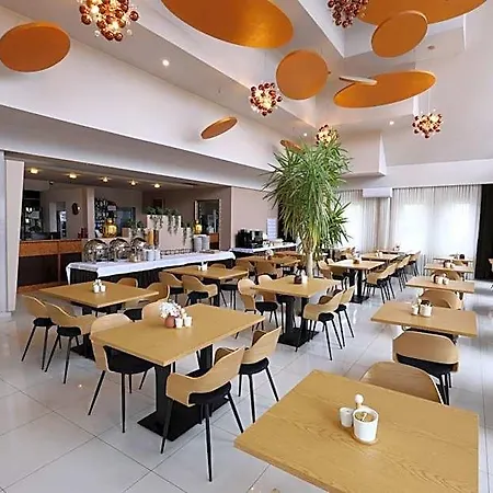 Hotel Garden - Bezplatny Parking