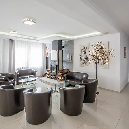 Krakow Garden Hotel- Jestesmy W Trakcie Modernizacji מלון