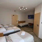 Garden Hotel- Jesteśmy W Trakcie Modernizacji Cracóvia