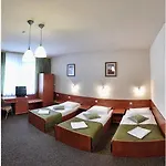 Garden Hotel- Jesteśmy W Trakcie Modernizacji Cracóvia